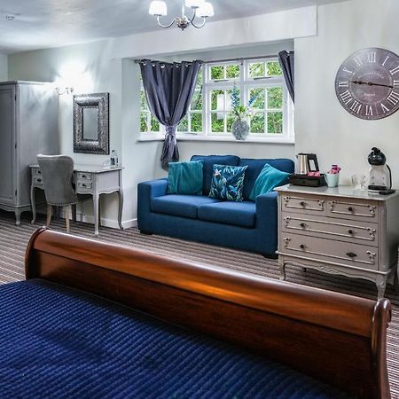 קרו White Lion Hotel מראה חיצוני תמונה