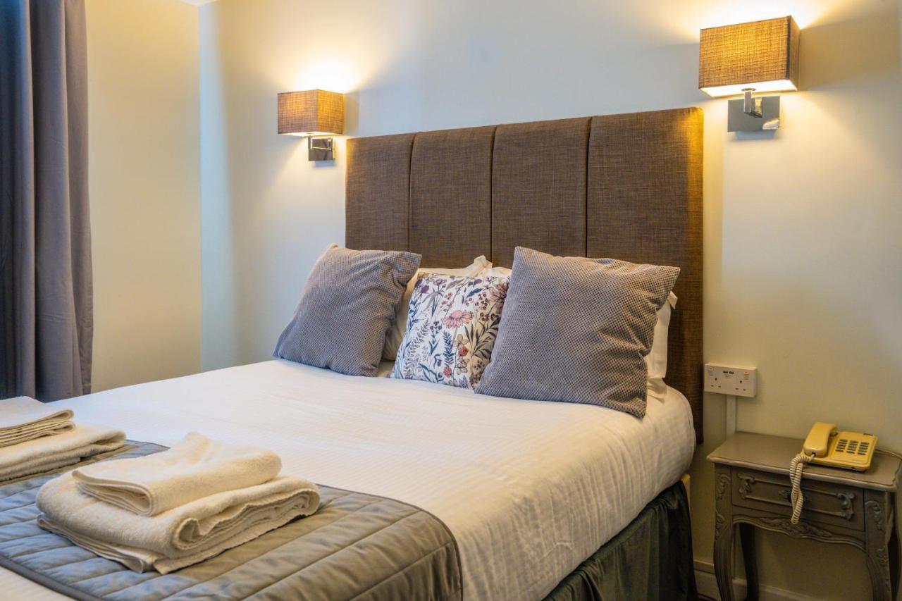 קרו White Lion Hotel מראה חיצוני תמונה