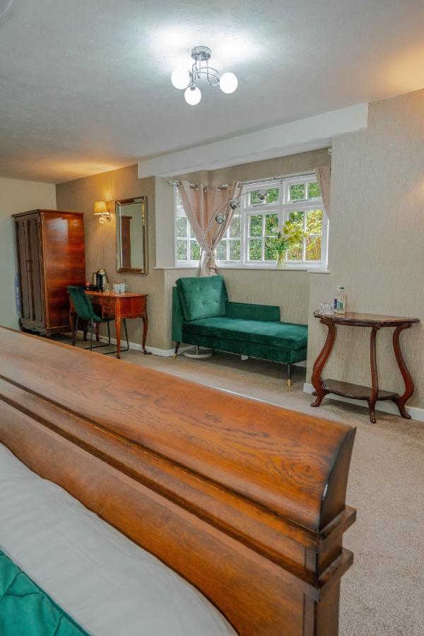 קרו White Lion Hotel מראה חיצוני תמונה