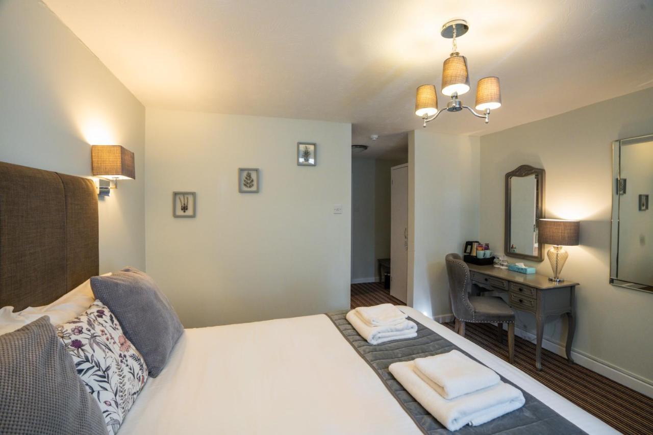קרו White Lion Hotel מראה חיצוני תמונה