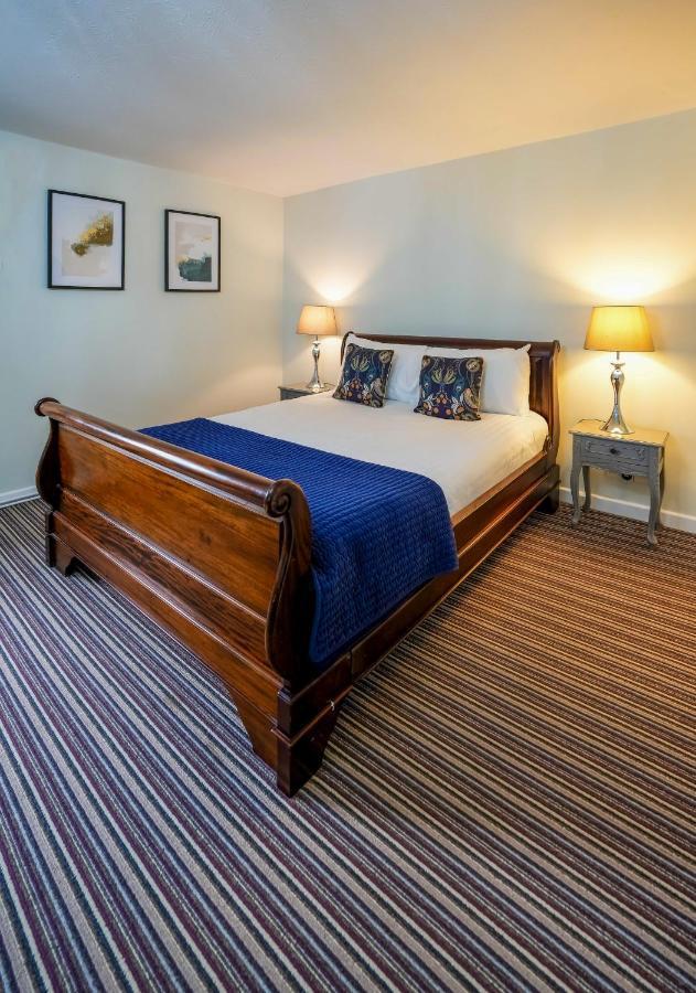 קרו White Lion Hotel מראה חיצוני תמונה