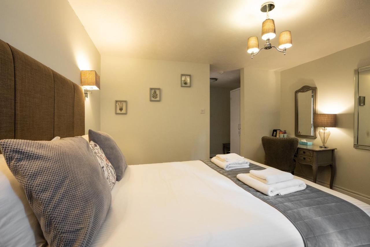 קרו White Lion Hotel מראה חיצוני תמונה