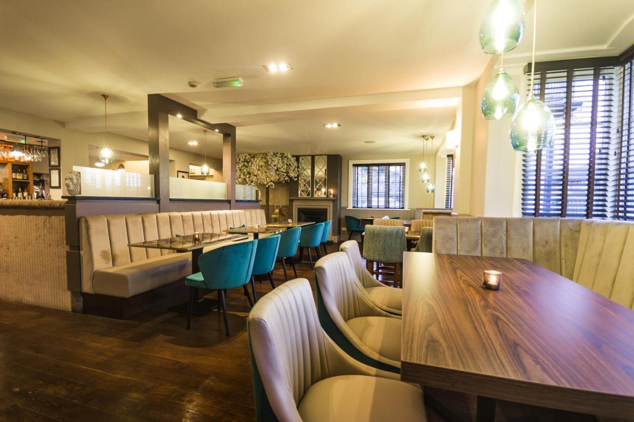 קרו White Lion Hotel מראה חיצוני תמונה
