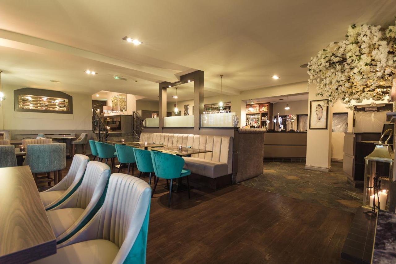 קרו White Lion Hotel מראה חיצוני תמונה